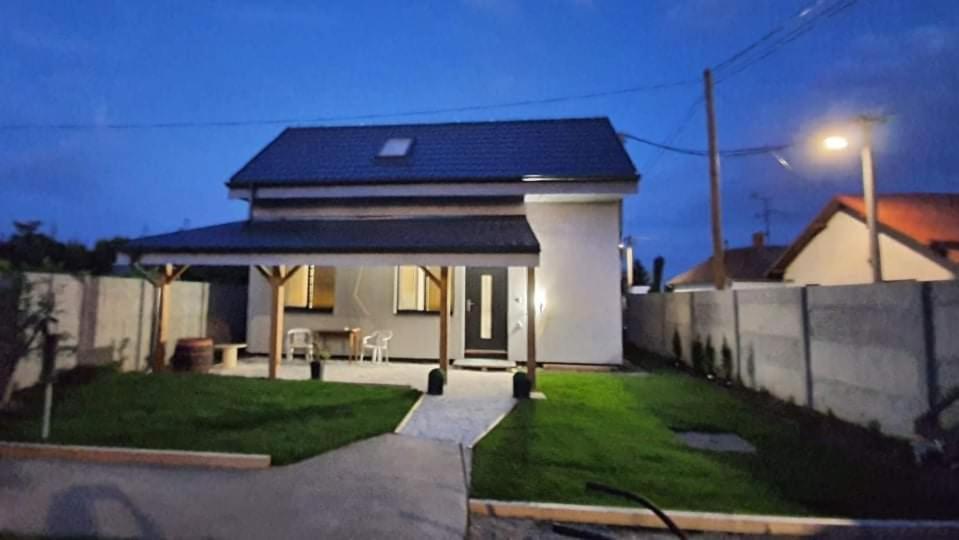 Villa Vikendovy Dom Hlboka Dunajská Streda Esterno foto